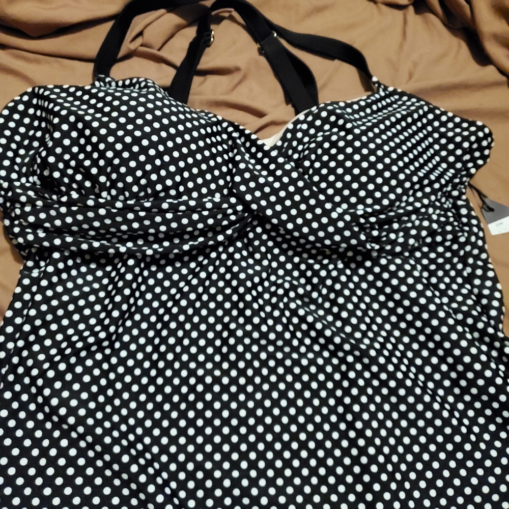 Ava Viv swim top, 22w, black/white